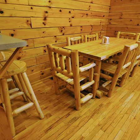 The Cabins At Pine Haven - Beckley 비버 외부 사진
