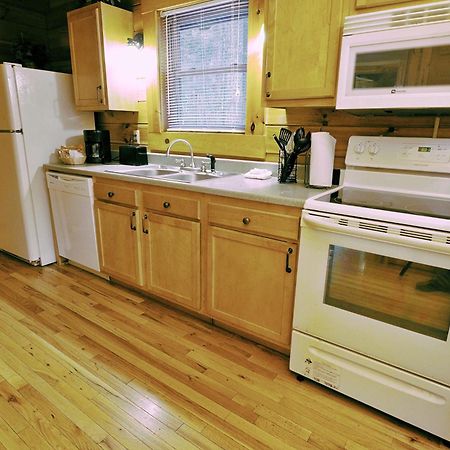 The Cabins At Pine Haven - Beckley 비버 외부 사진