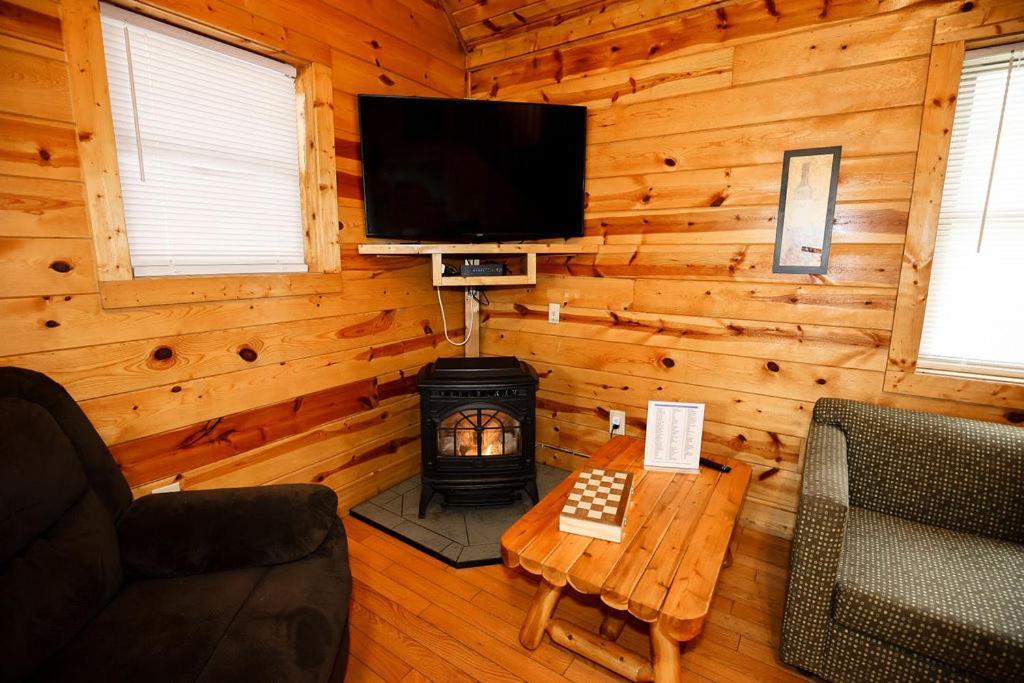 The Cabins At Pine Haven - Beckley 비버 외부 사진