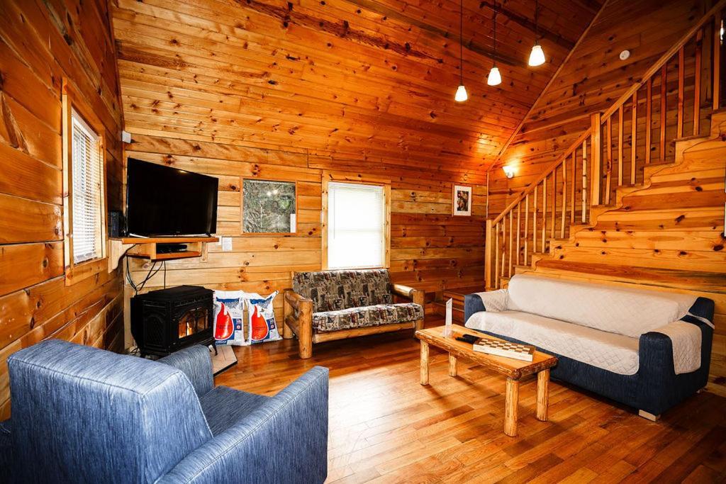 The Cabins At Pine Haven - Beckley 비버 외부 사진