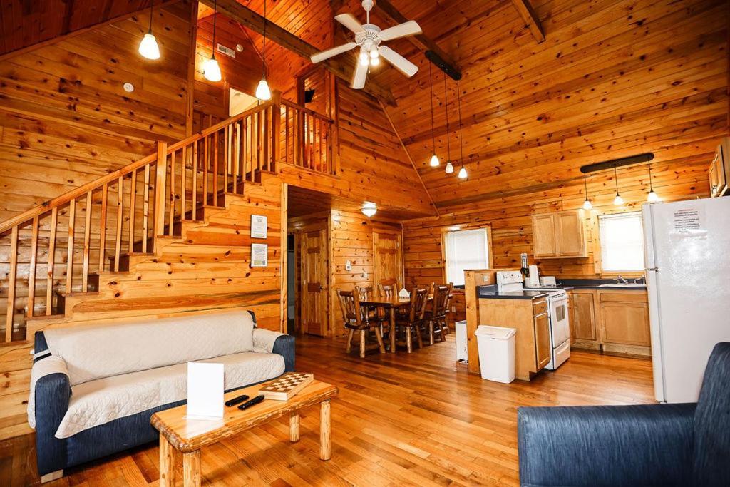 The Cabins At Pine Haven - Beckley 비버 외부 사진